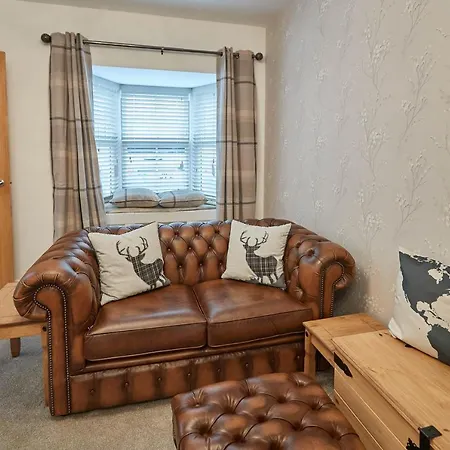 Host & - No 5 Hoggarths Yard *